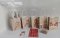 Adventskalender Set 24 St. Geschenktüten mit Henkel matt, uni natur 4 sort.11,5x6,5x16cm, Sticker 1-24, Paketschnur 3m, Beutel mit 24 Holzklammern 35x7mm